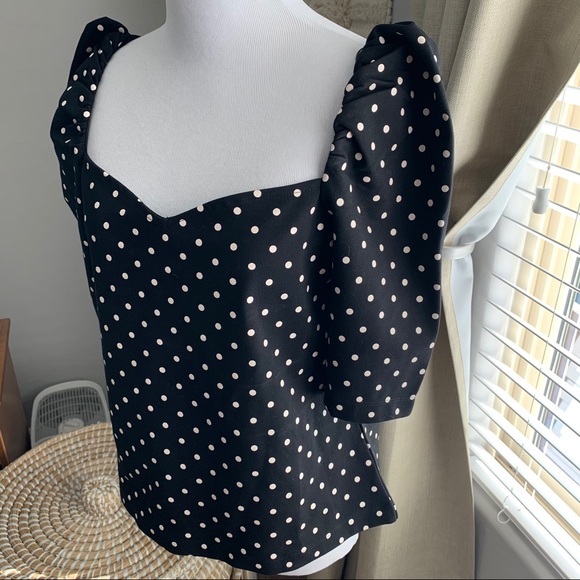 NWOT H&M medium black polka dot puffed sleeve top - Picture 2 of 5